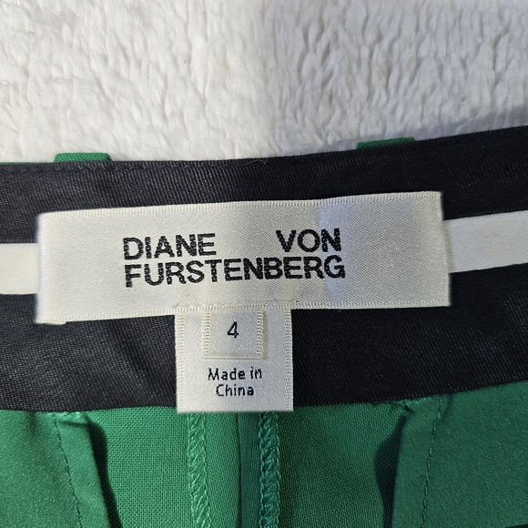 Diane von Furstenberg pleat front pant. - Picture 7 of 11
